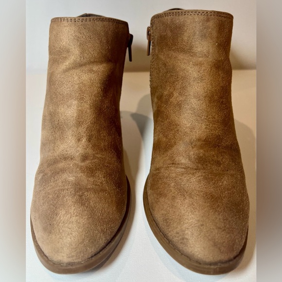 Fergalicious BRAWN Brown Tan Booties Heel Size 7 Zip Up - Picture 2 of 10